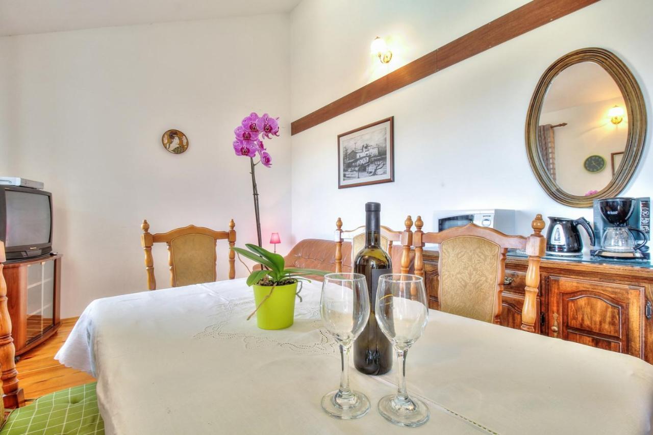 Nadia House With Apartments ซัมบราทิยา ภายนอก รูปภาพ