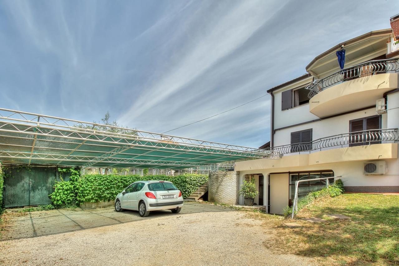 Nadia House With Apartments ซัมบราทิยา ภายนอก รูปภาพ