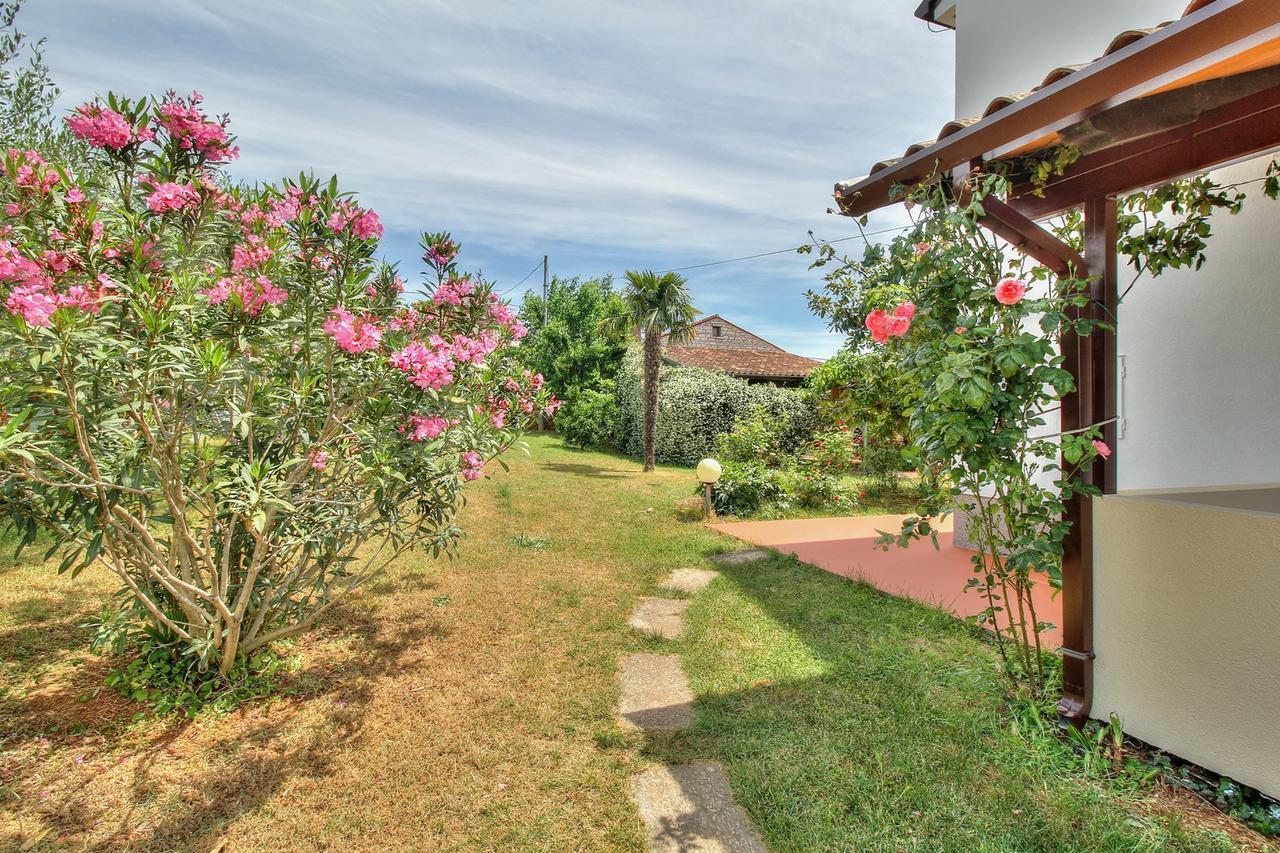 Nadia House With Apartments ซัมบราทิยา ภายนอก รูปภาพ