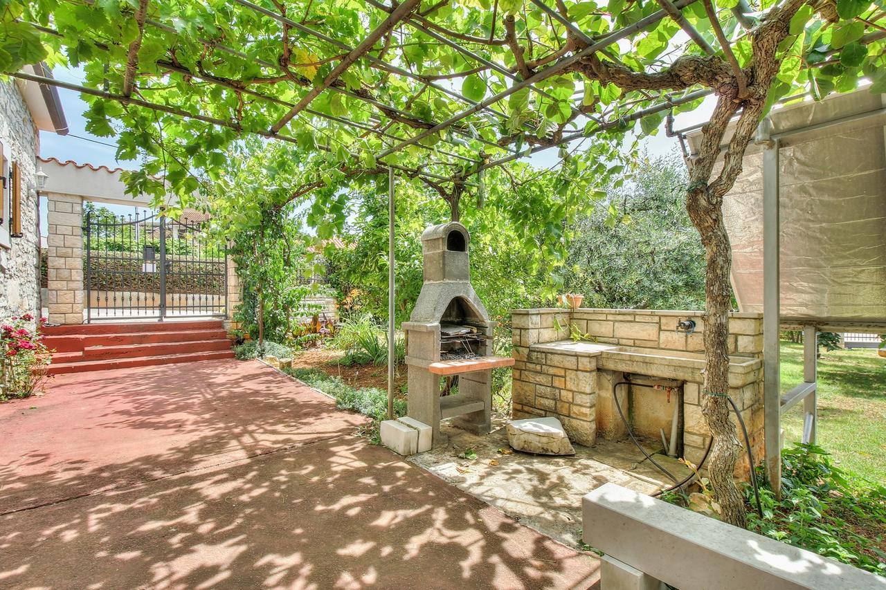 Nadia House With Apartments ซัมบราทิยา ภายนอก รูปภาพ