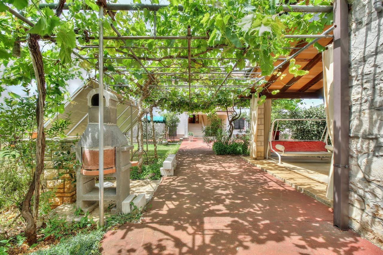 Nadia House With Apartments ซัมบราทิยา ภายนอก รูปภาพ