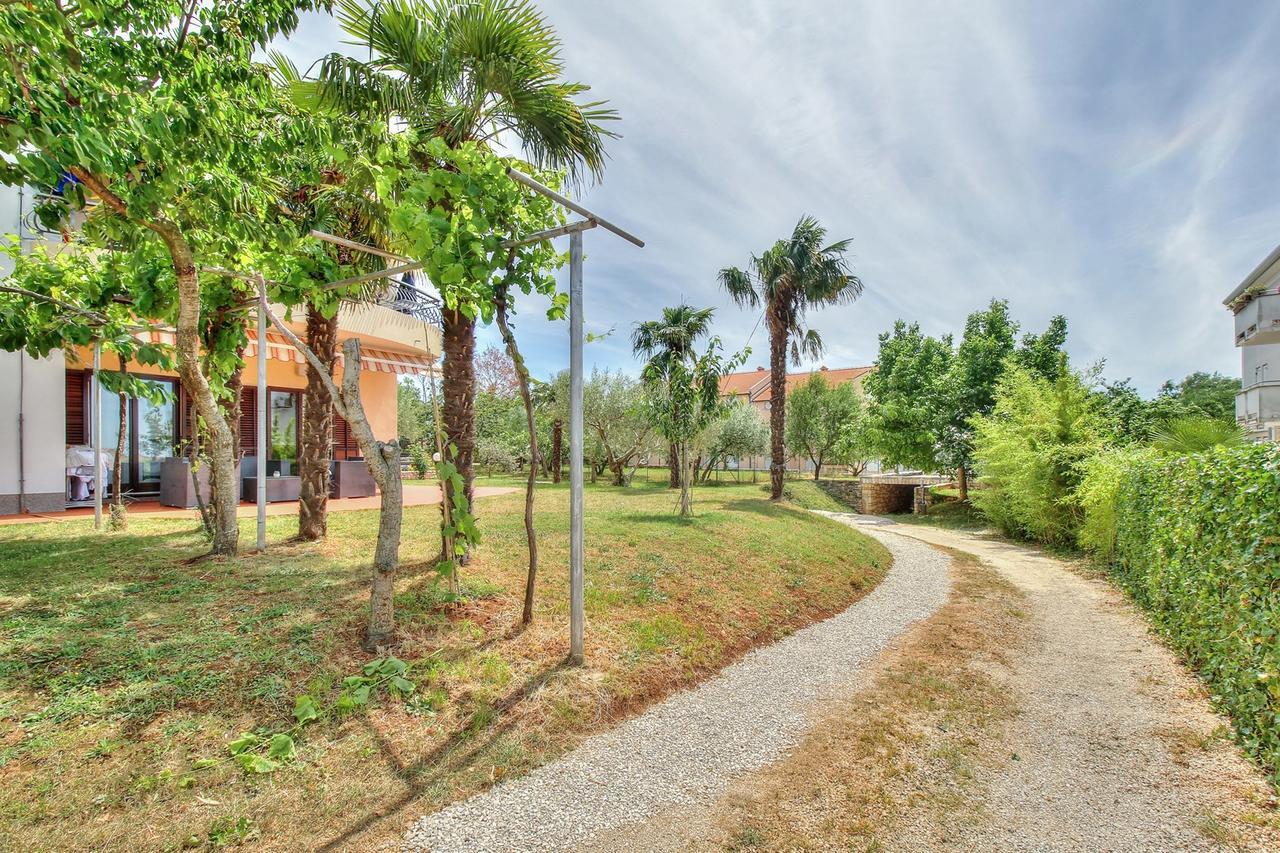 Nadia House With Apartments ซัมบราทิยา ภายนอก รูปภาพ